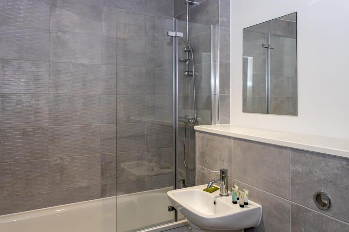 Modern 2 Bed Salford Apartment Stunning Views Manchester Exterior foto